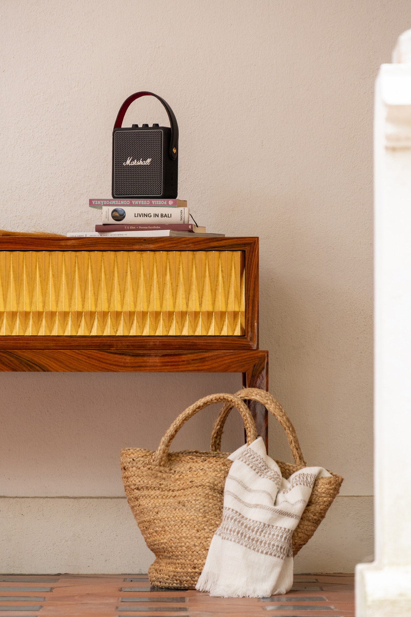 CONSOLE TABLES